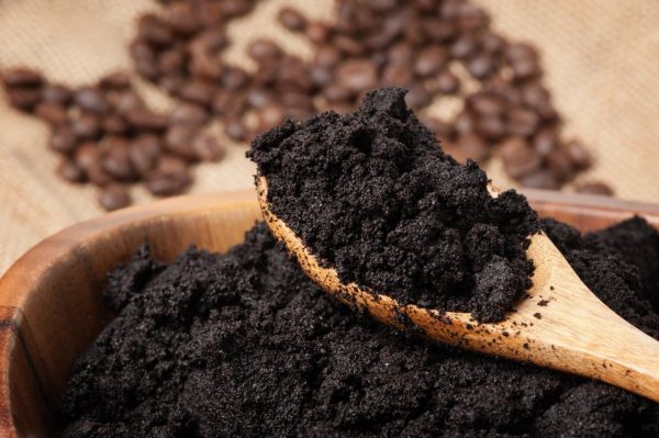6 необычных и полезных способ применения кофе в огороде
