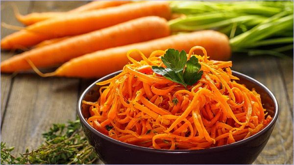 Всеми любимая закуска на все времена года – морковка по-корейски