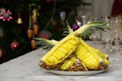 Картинки по запросу простые и красивые способы разделки ананаса