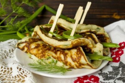 Блинчики с зеленым луком на каждый день. Нереально вкусные и съедаются моментально!
