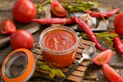 tomatnyiy ketchup v domashnih usloviyah na zimu 01 640x427