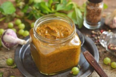 Вкуснейший ткемали из крыжовника с мятой. Подойдет и к рыбе, и к мясу