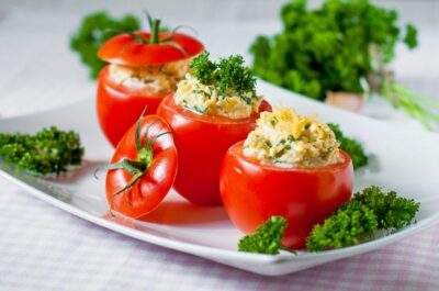 Картинки по запросу Фаршированные томаты - необычная подача салата