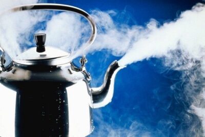 Вот почему нельзя кипятить воду дважды. Плюсы и минусы кипячения воды, как меняется ее состав?